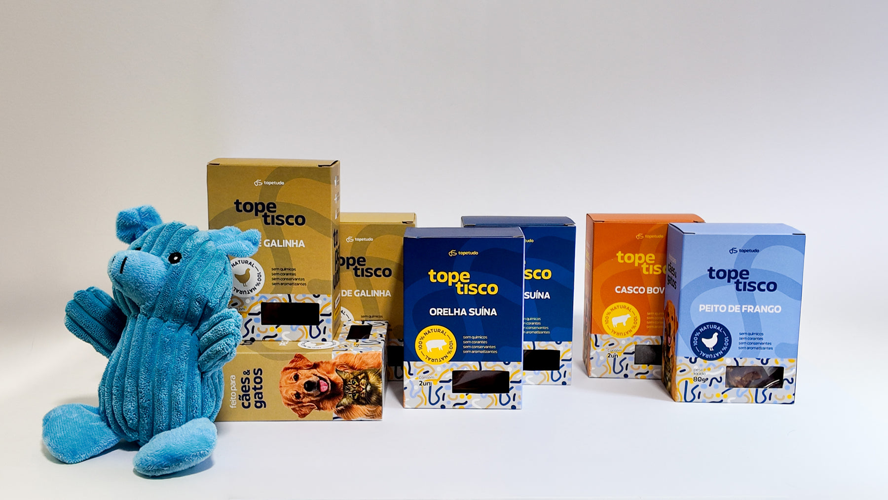 Kit Premium de Petiscos Naturais para Cachorro com Pé de Galinha, Orelha, Peito Desidratado, Casco Bovino e Pelúcia – Kit Premium + Pelúcia